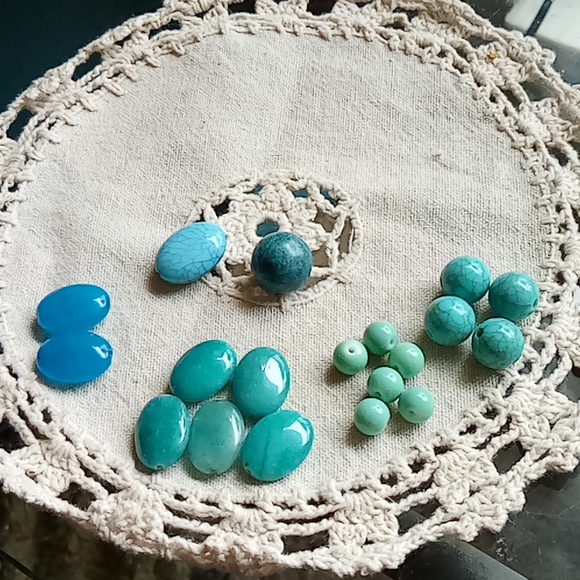 Crafters Semi precious predrilled lot - Picture 3 of 5